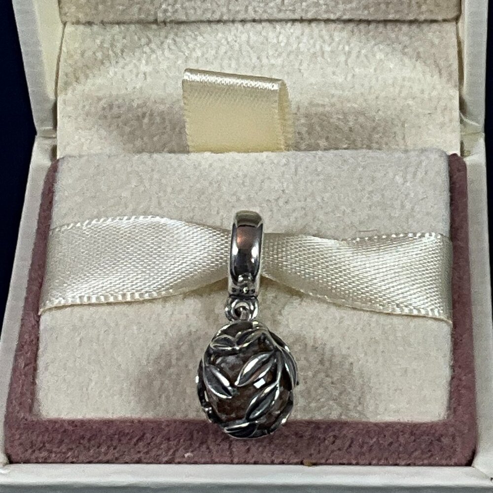 NWOT RETIRED Pandora Sterling Silver Laurel Leaves Dangle Charm 791407CCZ
